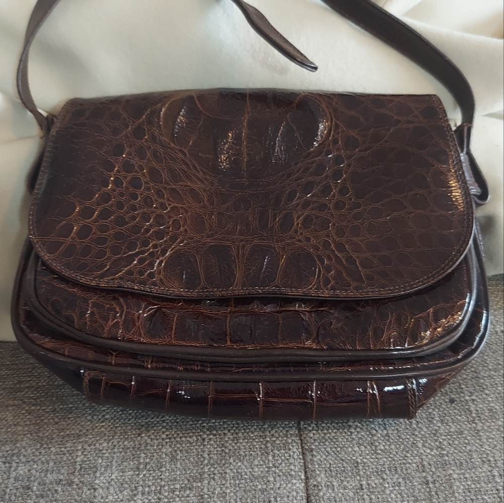 ENNY respected Vintage Brand. Reptile embossed style Vintage LEATHER PURSE